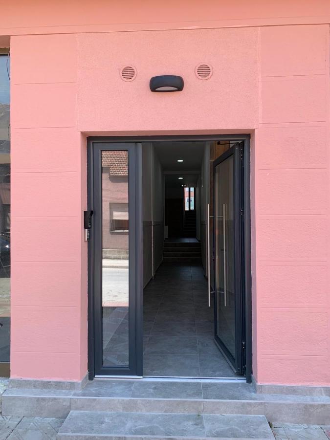 Pink House Apartments Jagodina Kültér fotó