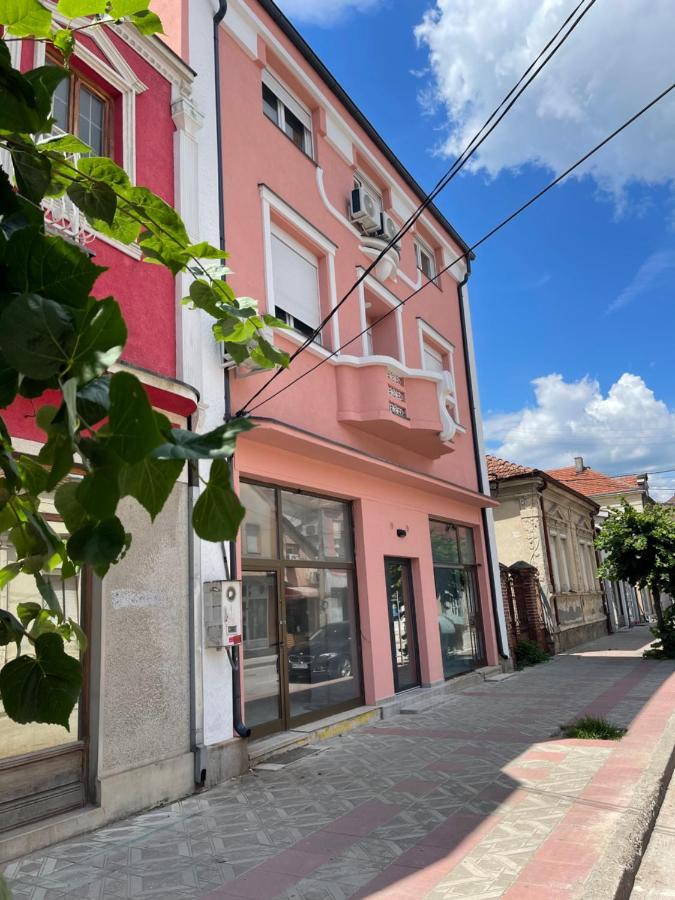 Pink House Apartments Jagodina Kültér fotó