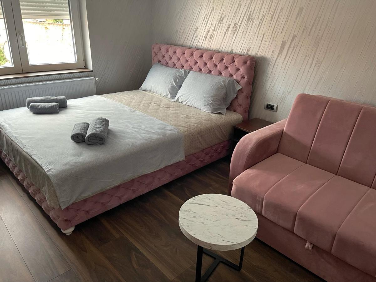 Pink House Apartments Jagodina Kültér fotó