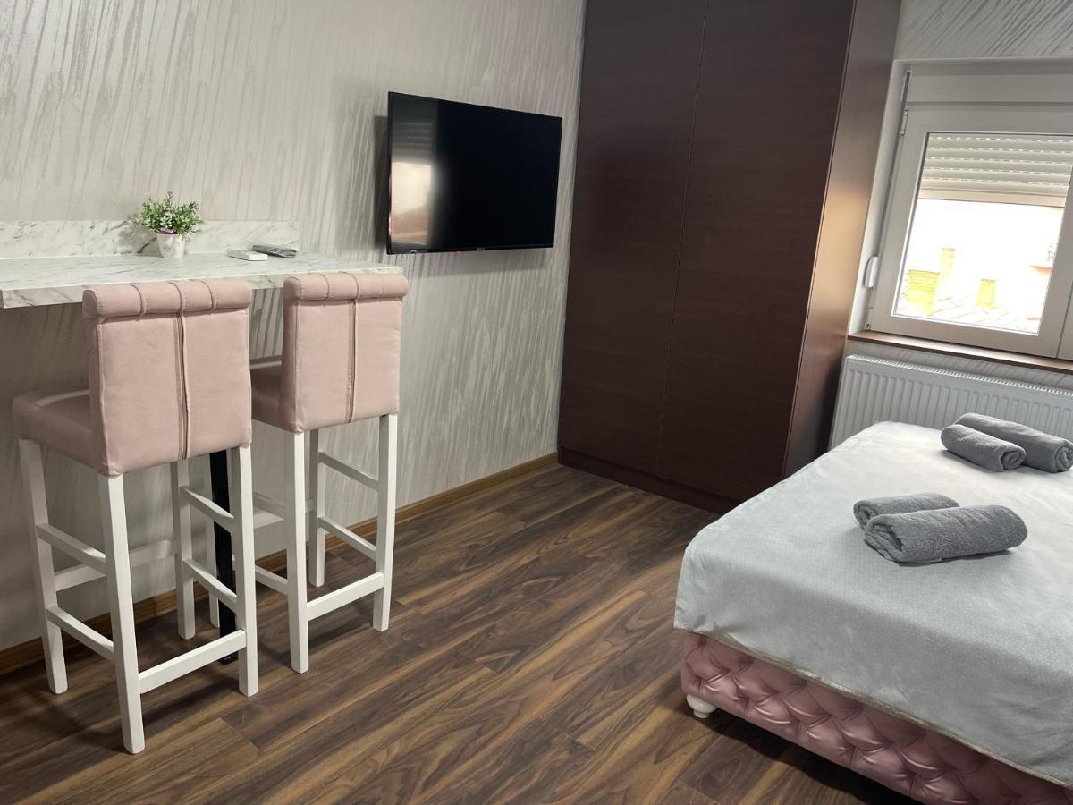 Pink House Apartments Jagodina Kültér fotó