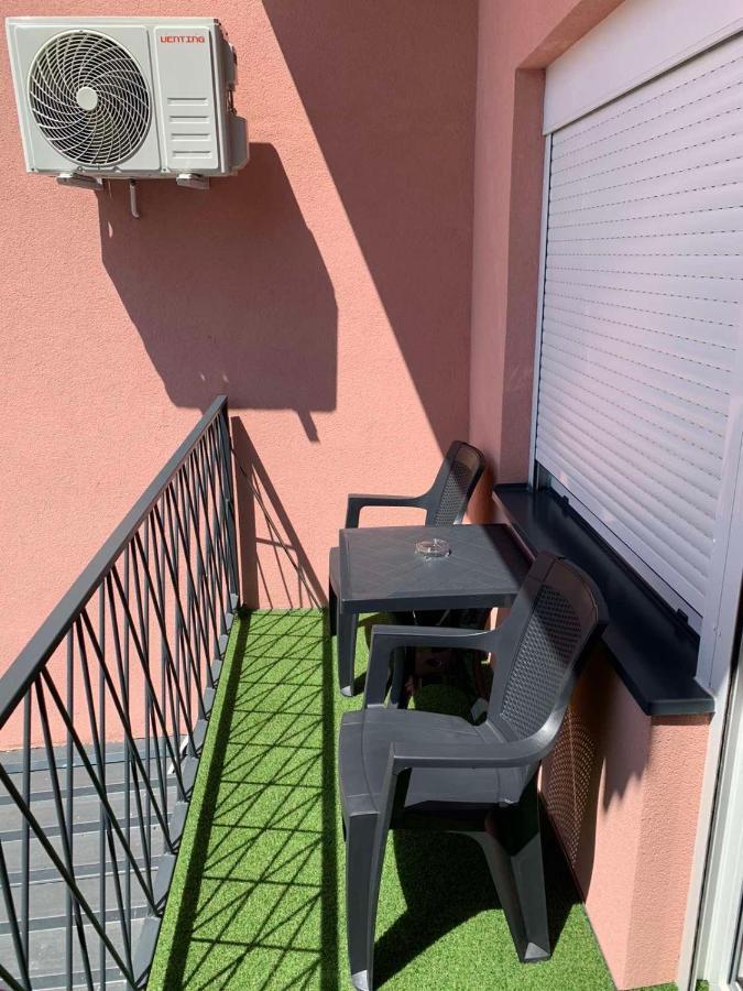 Pink House Apartments Jagodina Kültér fotó